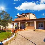 Apartments Iva 1534