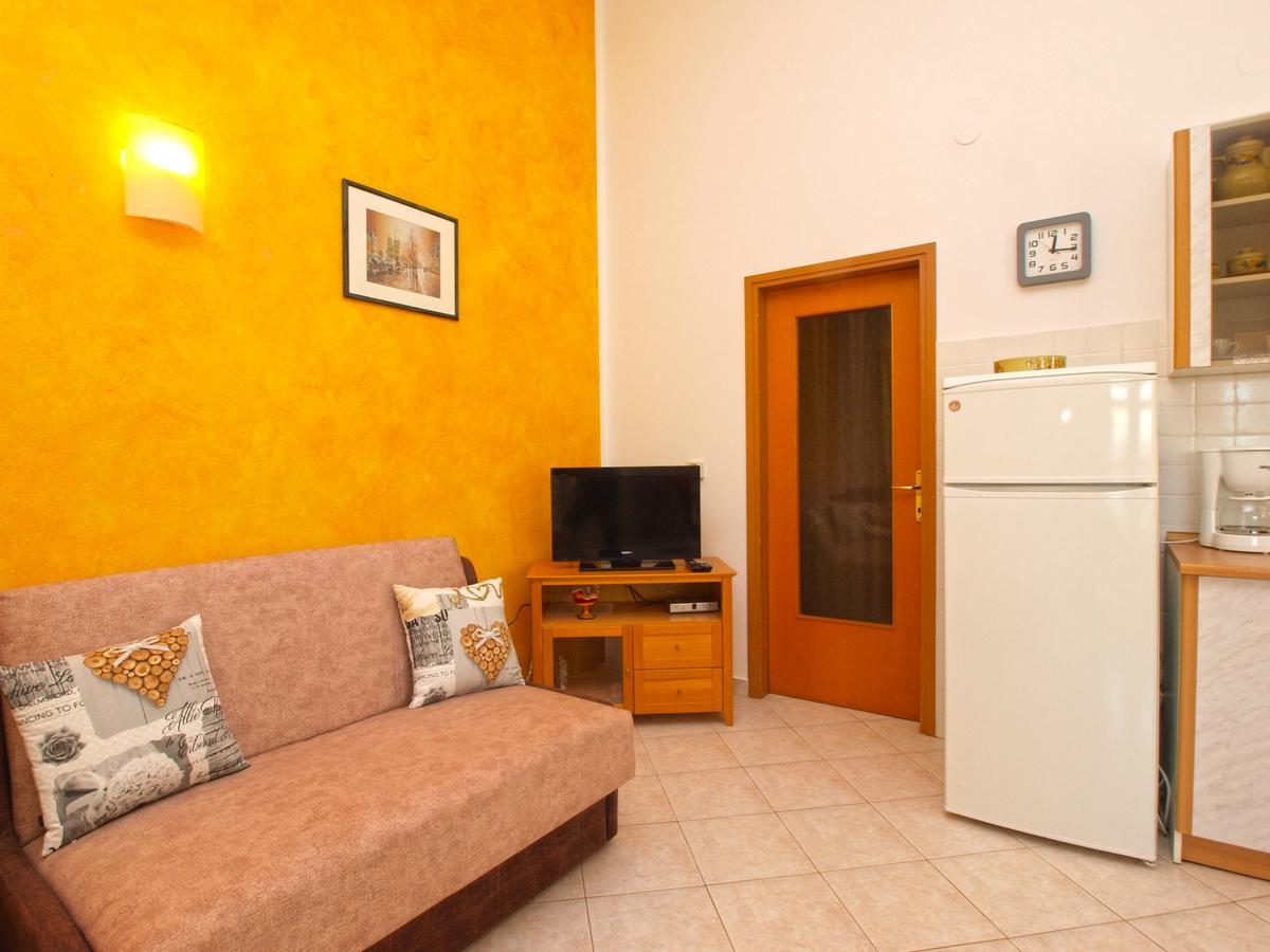 Apartment Iva 1534 *