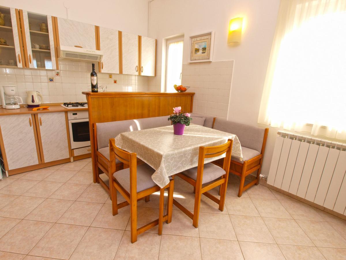 Apartment Iva 1534 *